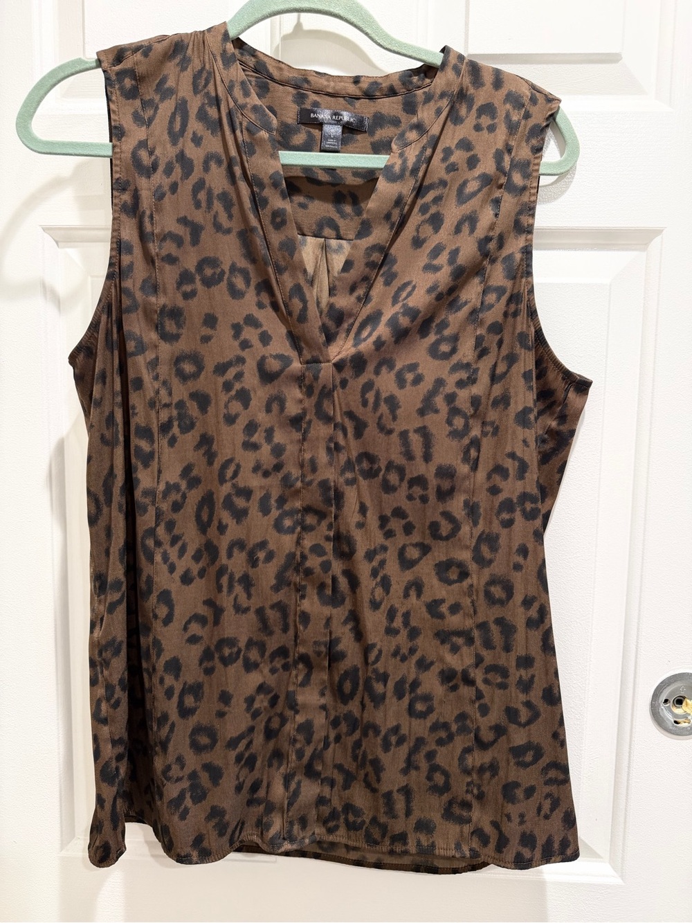 Banana Republic Brown Leopard Print V-Neck Sleeveless Top-
Large Tall